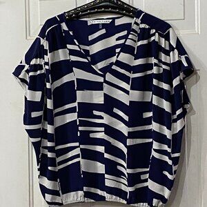 NEW Trina Turk Silk Sz XS Boxy Blouse Cap Sleeve Navy/White Geometric